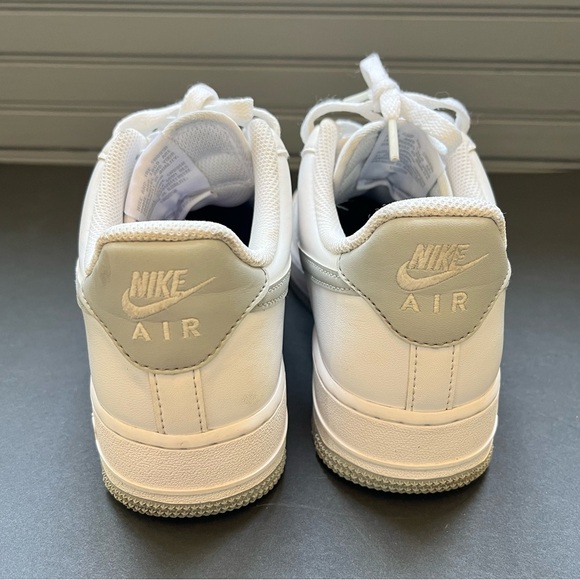 Nike White and Purple Sneakers - Picture 4 of 8